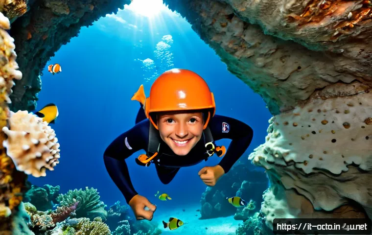 옥토넛 퀘이지의 장난기 넘치는 모습 - Playful orange underwater explorer character with a wide mischievous grin, wearing a simple deep-sea...